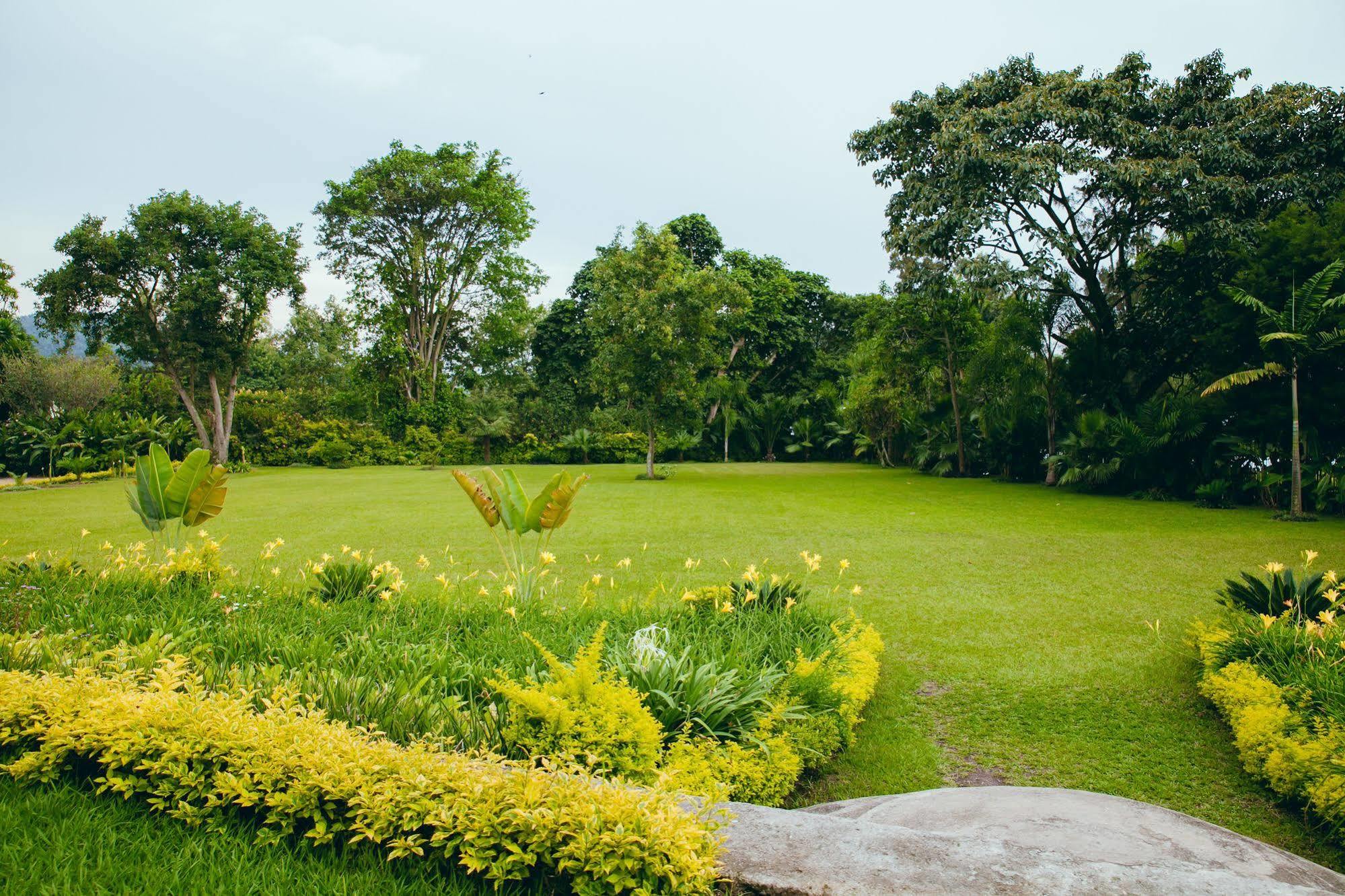 Gorillas Lake Kivu Hotel Гисеньи Экстерьер фото